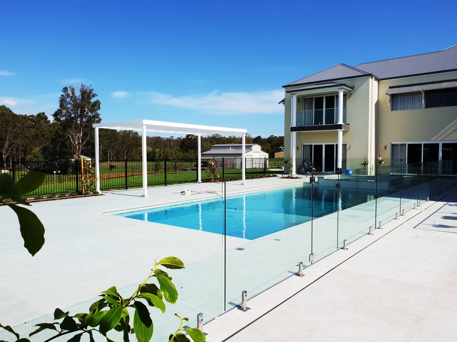 Why do Sydney people love outdoor glass balustrades?