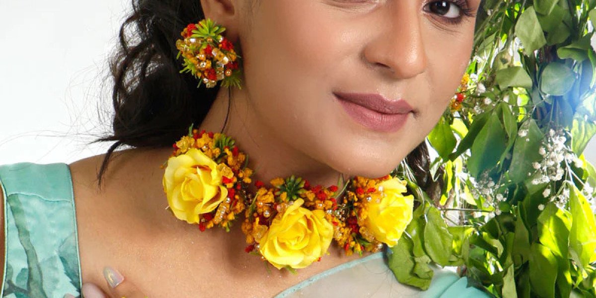 Shop Trendy Flower Jewellery for Haldi – VAIDAAN