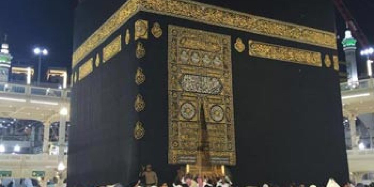 How to Book the Best London Umrah Package for Your Budget