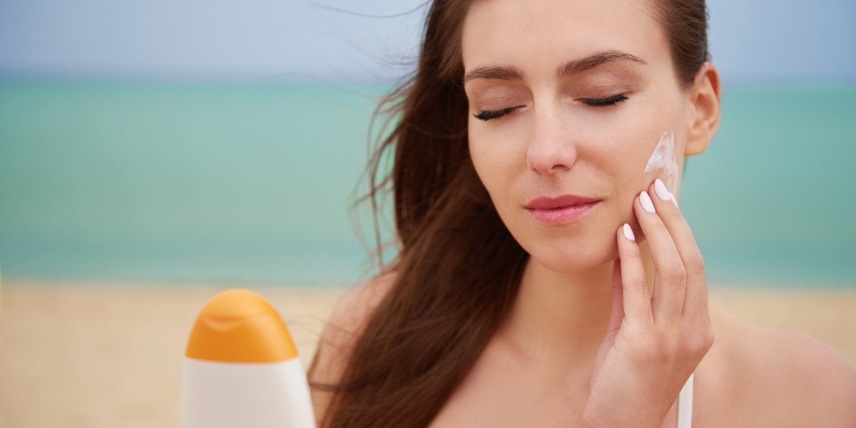 Why You Should Include Sunscreen for Blue Light in Your Daily Routine
